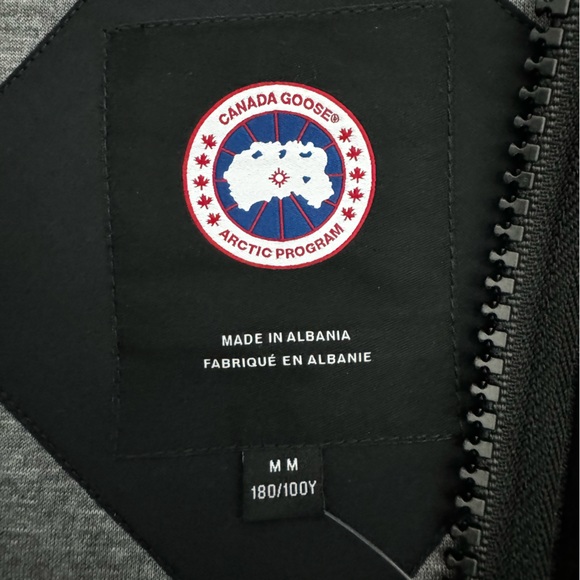 Canada Goose Size M (Authentic) New with Tags - Picture 4 of 6